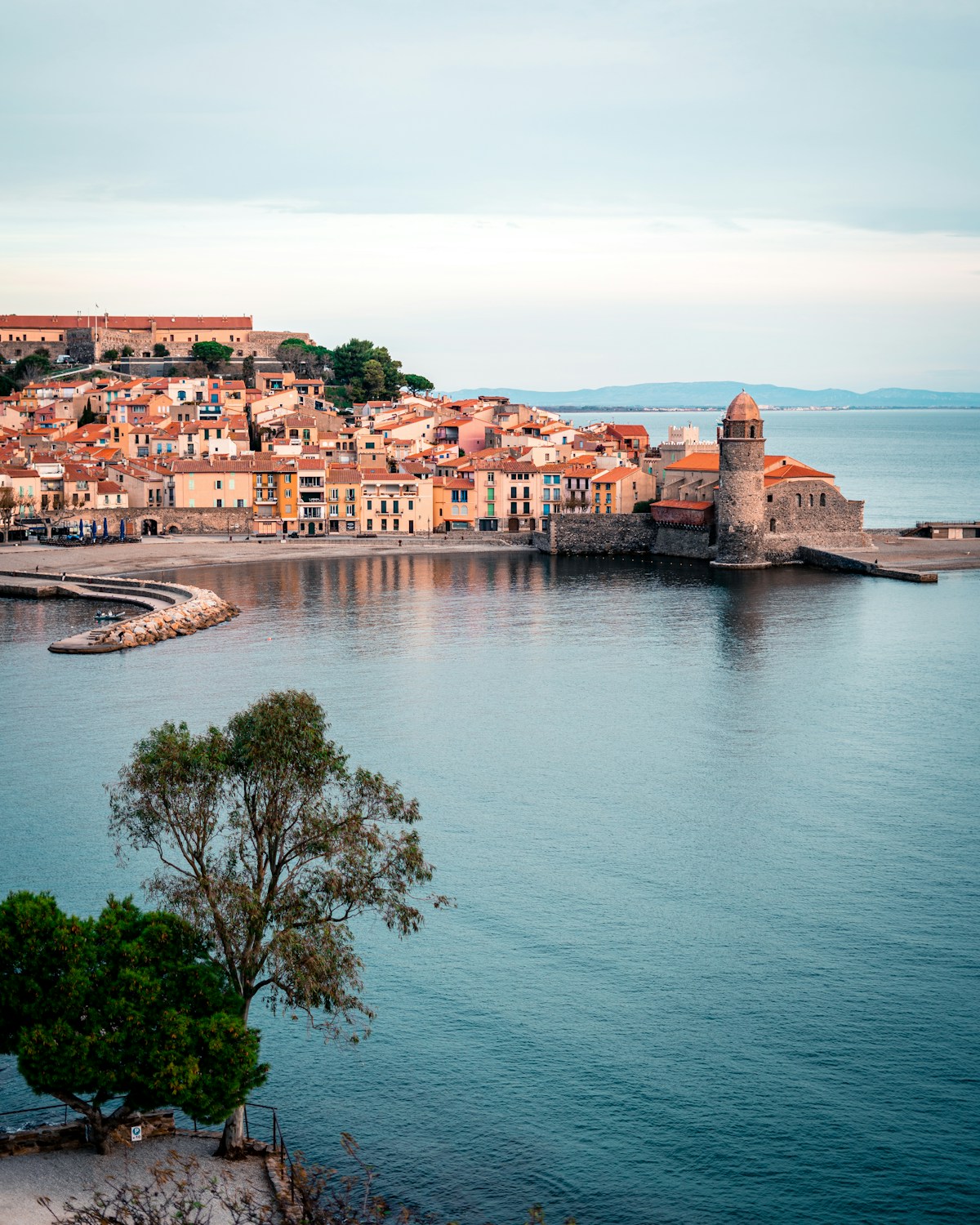 Le port de Collioure et la Méditerranée